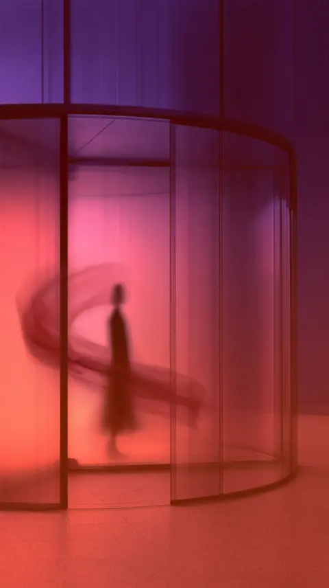 紫焰低语 · 新创作竖幅 / solitary woman stands inside a revolving glass door, her trailing scarf · Portrait
