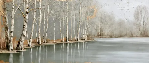 灰白金痕的冬林倒影 / sparse row of slender winter trees along a still lake, their pale trunks and · Panoramic